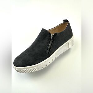 Naturalizer Black SlipOn Sneakers Womens Size 7M Perforated Comfort Side Zip m